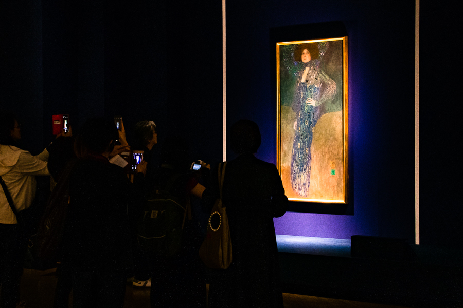 『エミーリエ・フレーゲの肖像』は撮影可能。多くの来場者が足を止めていた。