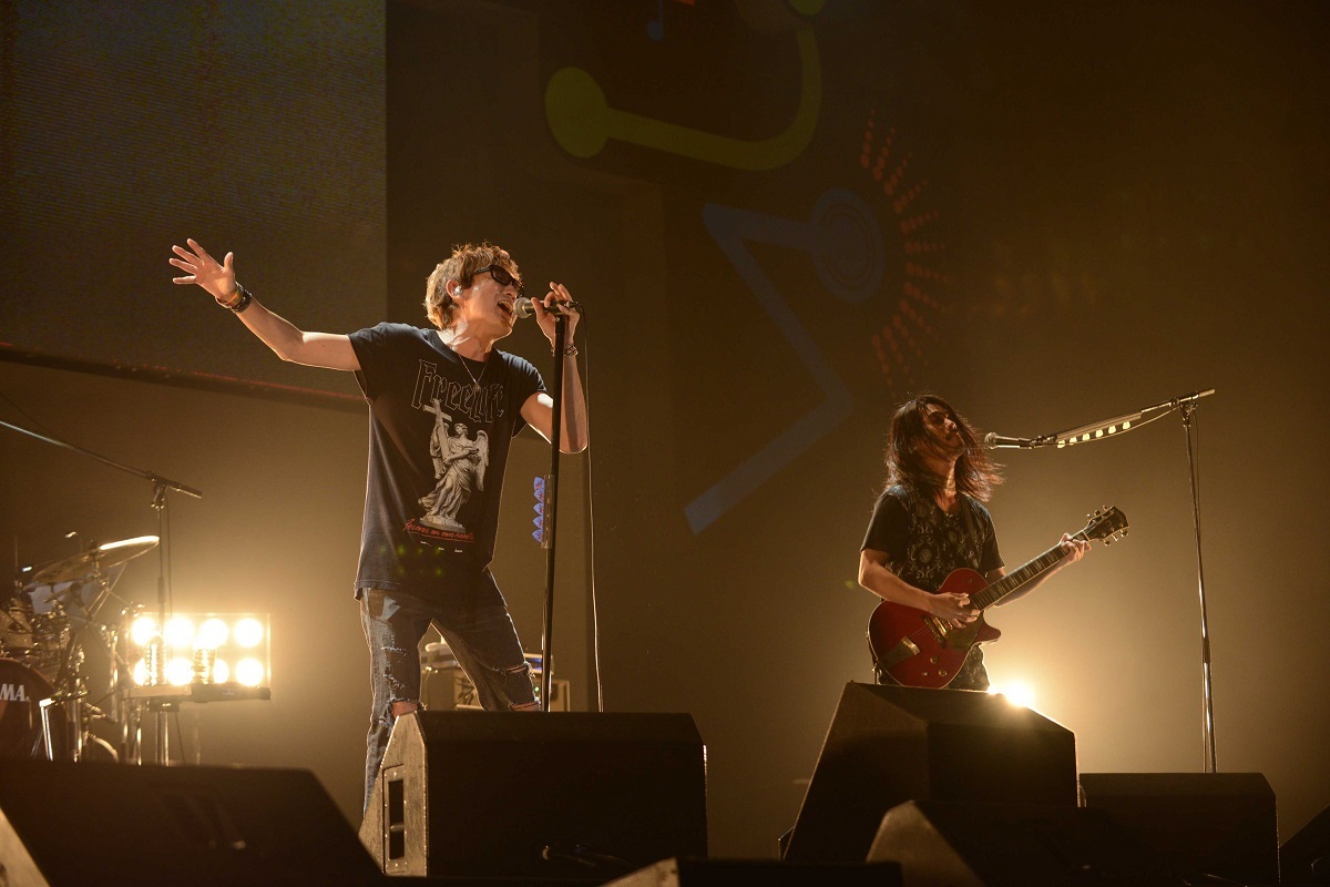 スガ シカオ with 菅波栄純 撮影＝大久保啓二、小林俊史