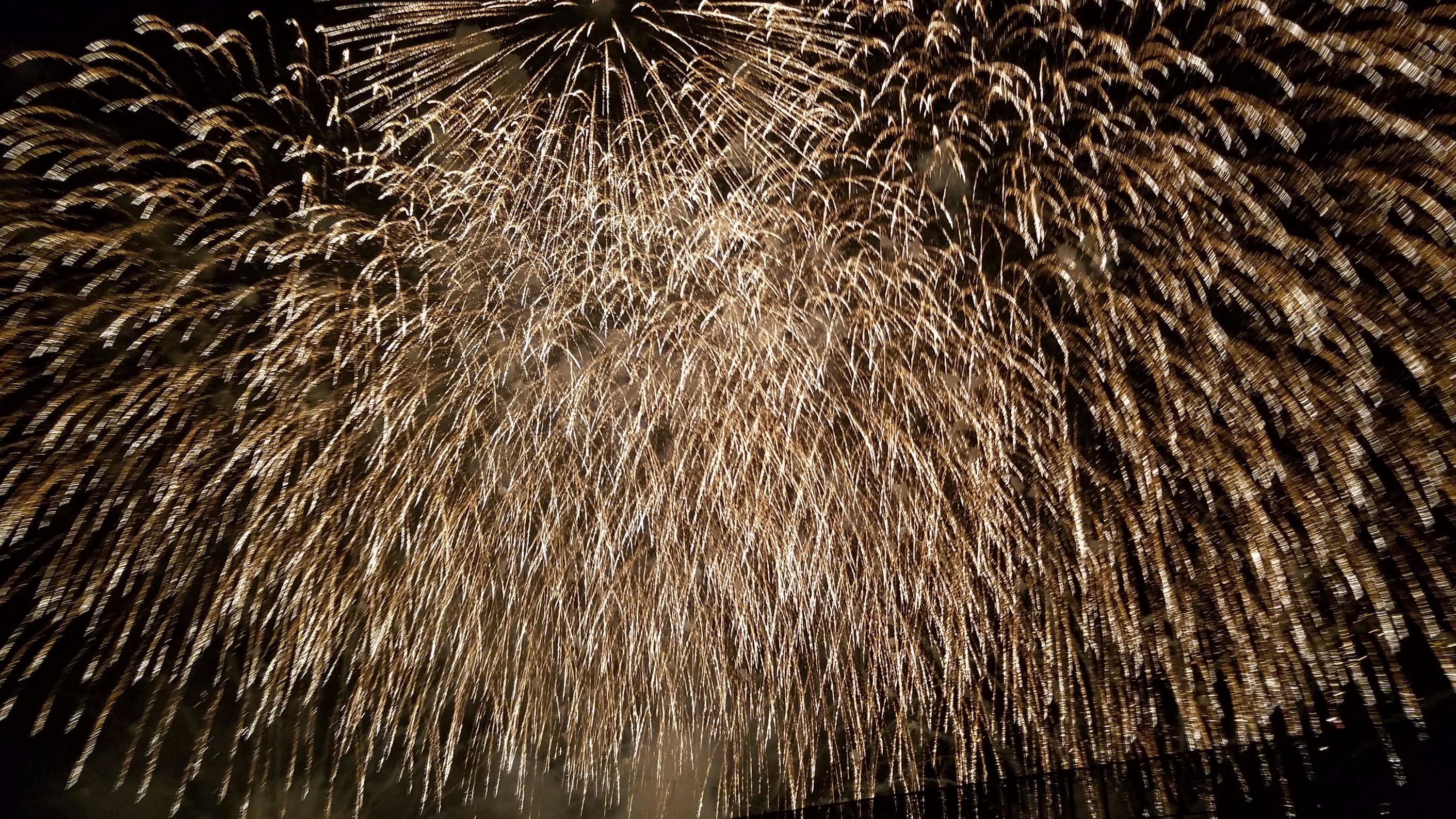 画像 10 000発の花火を山と海が作り出す迫力のサラウンドで体感 夏の一大イベント 油津港まつり花火大会17 レポート の画像14 15 Spice エンタメ特化型情報メディア スパイス