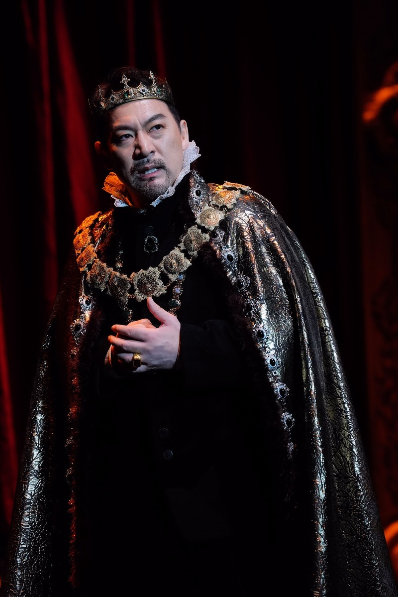 王クローディアス役　福井晶一 　　　　　　　カメラマン：間野真由美　（C）2025.ルネサンス音楽劇 ハムレット