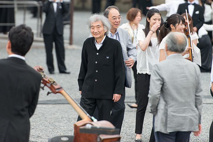 音楽塾の講師たちも京都入り。小澤征爾の右奥に原田禎夫（チェロ） Photo：M.Terashi/TokyoMDE
