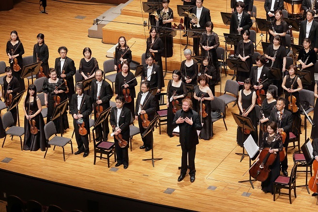 ひたむきに音楽に取り組む姿勢が感動を呼ぶ、デュメイと関西フィルのメンバー。 （Ｃ）Ｓ．Ｙamamoto  