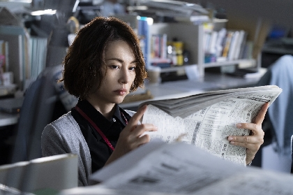 米倉涼子は“新聞記者”のキャラクターをどう理解し、どう演じたかのか？ Netflixシリーズ『新聞記者』場面写真6点を解禁