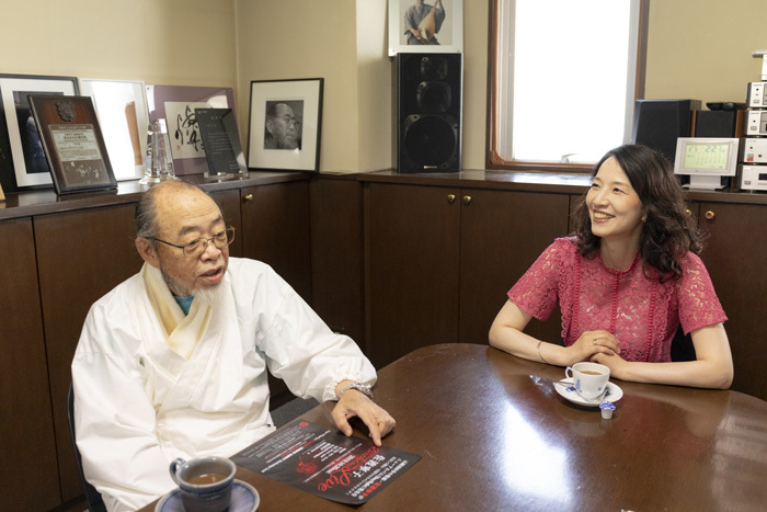 左から　小椋佳、佐渡寧子