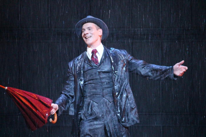 熱烈なアンコールに応えて2年ぶり日本で上演！ミュージカル『SINGIN' IN THE RAIN 雨に唄えば』プレスコールu0026フォトセッション |  SPICE - エンタメ特化型情報メディア スパイス