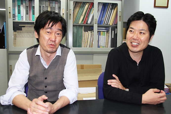 今回のフィガロ役 バリトン西尾岳史（左）とバリトン大谷圭介 (C)H.isojima