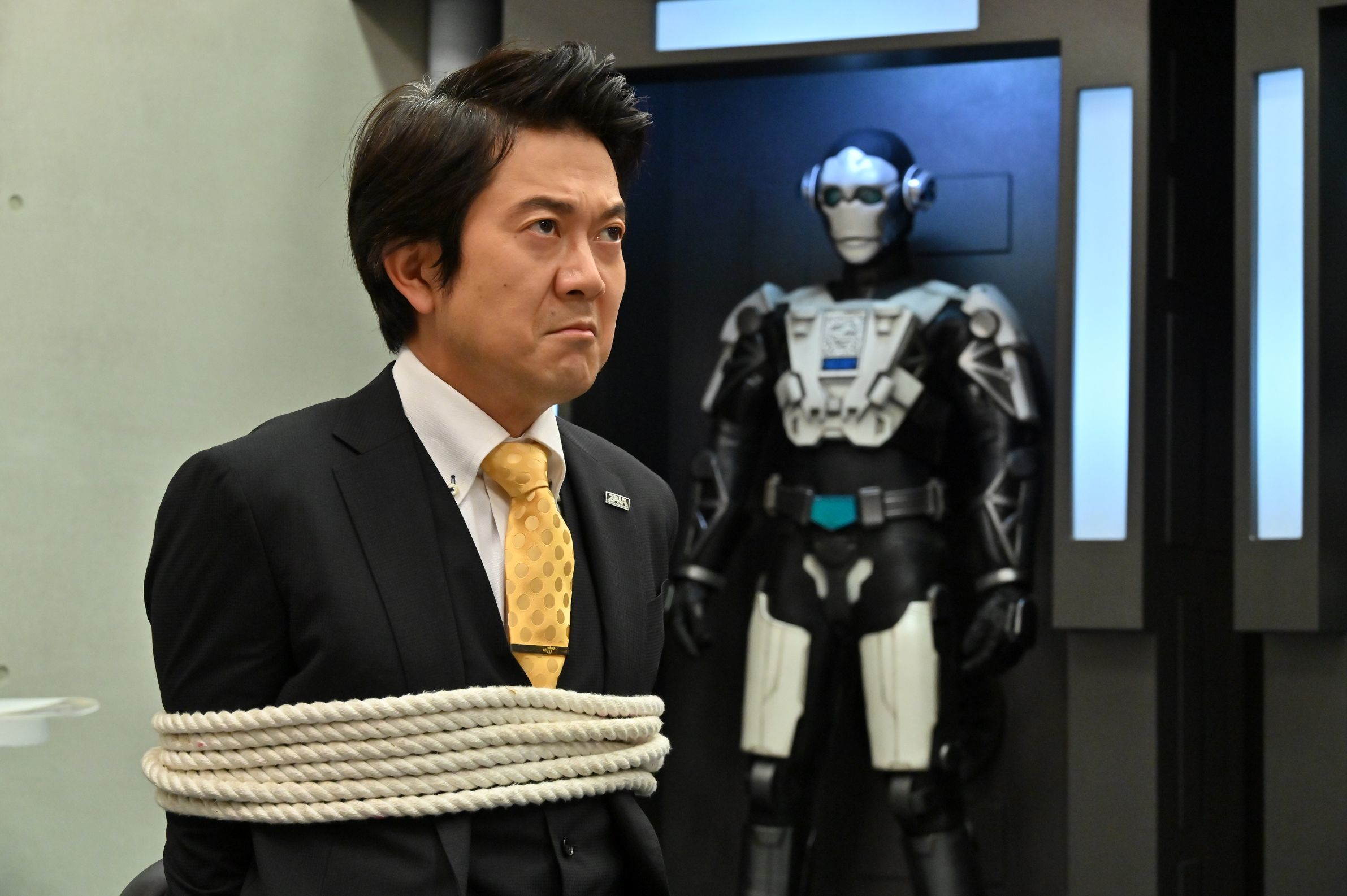 腹筋崩壊太郎が 劇場版 仮面ライダーゼロワン に参戦 アキラ100 との半裸 全裸共演も 追加キャスト4名 場面写真を解禁 Spice エンタメ特化型情報メディア スパイス