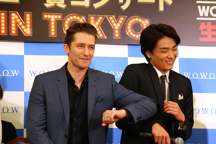 マシューが井上をグイグイ