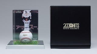 返礼品は「2000安打記念ボール」！ 巨人・坂本を応援するクラウド 