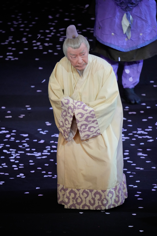 曹操の主治医で、伝説の名医といわれる華佗。曹操の人となりが現れる重要な場面。 『新・三国志』 (C)松竹