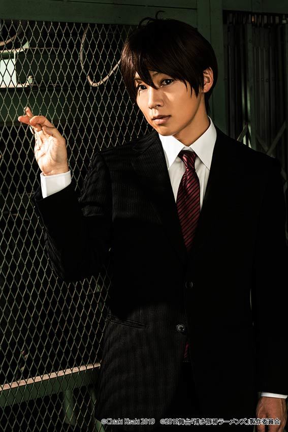 斉藤役：安達勇人 (C)Chiaki Kisaki2019 (C)2019 舞台「博多豚⾻ラーメンズ」製作委員会