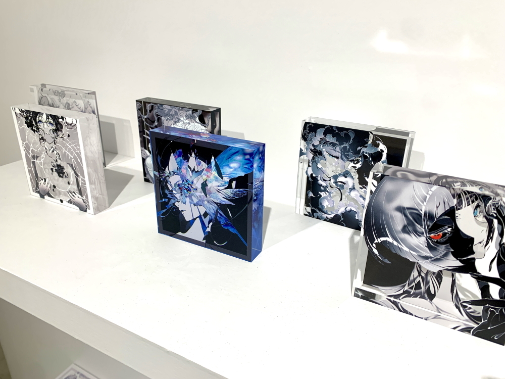 米山舞 EYE ACRYLIC BLOCK-