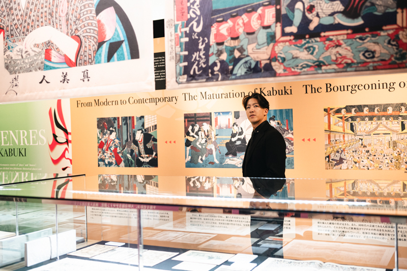 「特別展This is KABUKI 体験！『義経千本桜』」展示風景。内覧会に、尾上右近も登場。