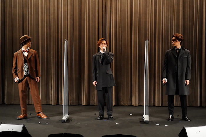 田代万里生、小野賢章、加藤和樹（左から）