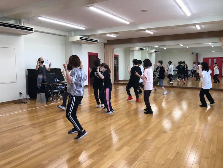 〈おしゃれ紳士〉ダンスワークショップの様子