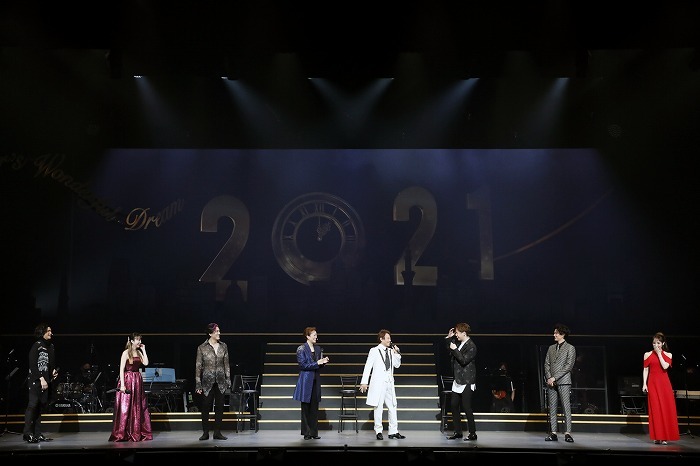 明治座2021年1月『NEW YEAR'S Dream』舞台写真(左から渡辺大輔、平野綾、吉野圭吾、北翔海莉、玉野和紀、大野拓朗、新納慎也、咲妃みゆ)