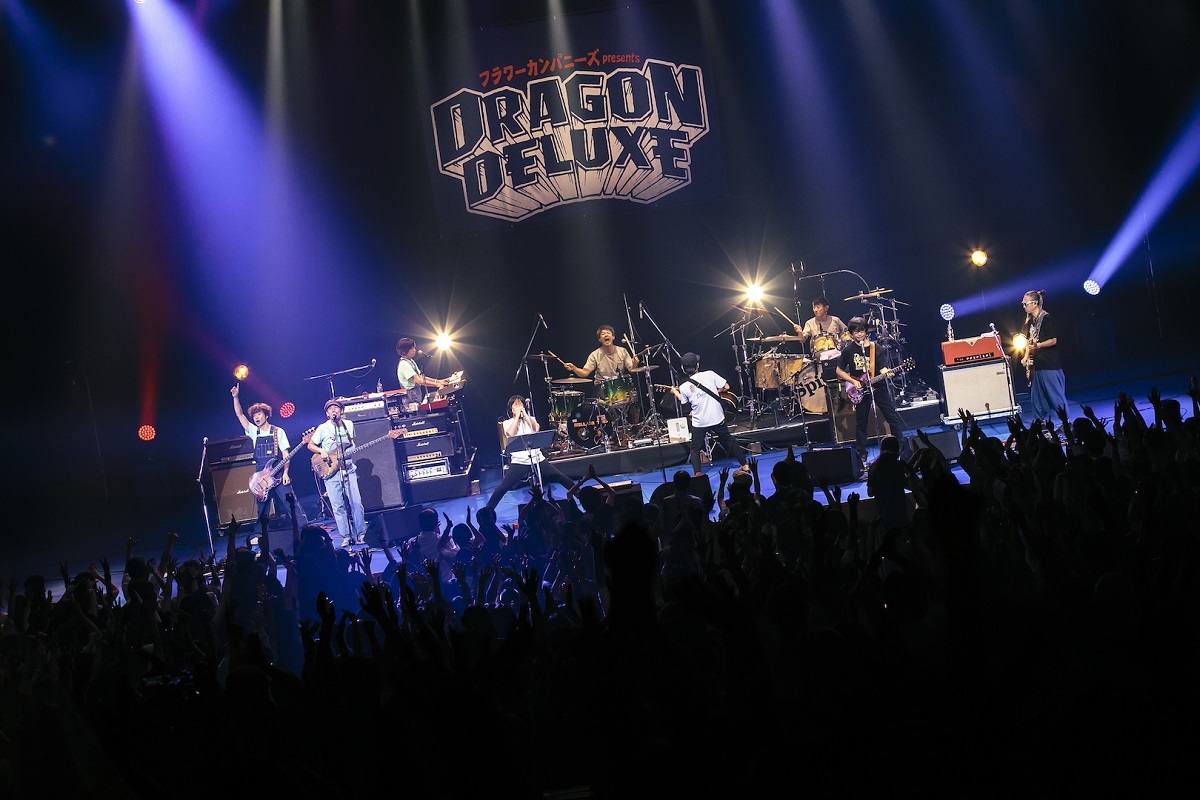 フラカンの30周年をスピッツが祝った『DRAGON DELUXE DELUXE ～30周年スペシャル～』オフィシャルレポート | SPICE -  エンタメ特化型情報メディア スパイス