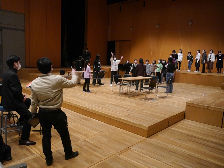 音楽劇 「遠くに街がみえる」稽古風景 　写真提供：京都府立府民ホール “アルティ”