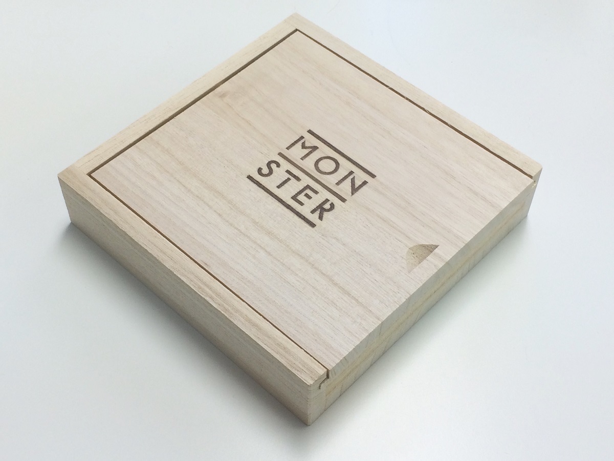 小谷美紗子『MONSTER』特別「木の箱」仕様盤