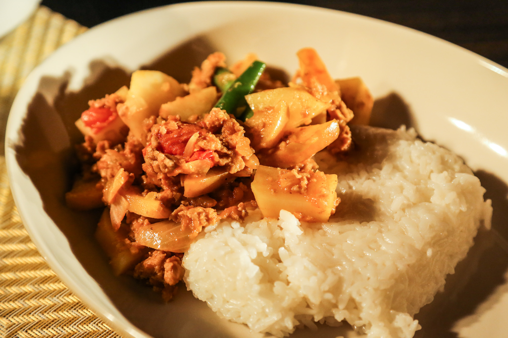 「リンゴとヒハツ香るキーマカレー」