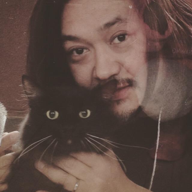 まるで犬のような猫だったアカ。NYから来た。バイバイする時、ボクの目を見て逝った。