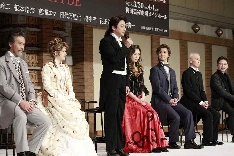 会見の模様