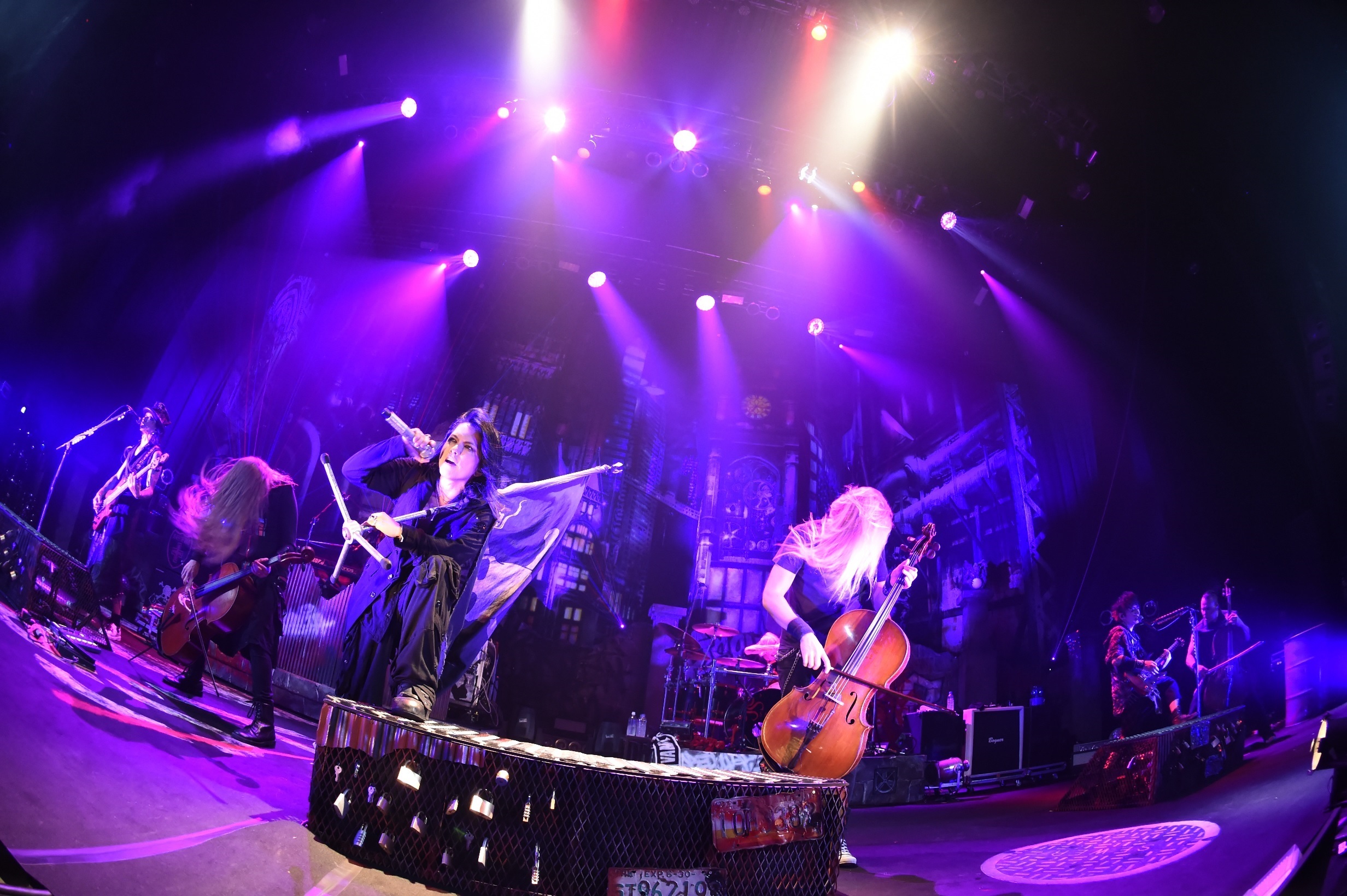 VAMPS、Apocalyptica 撮影＝緒車寿一、田中和子