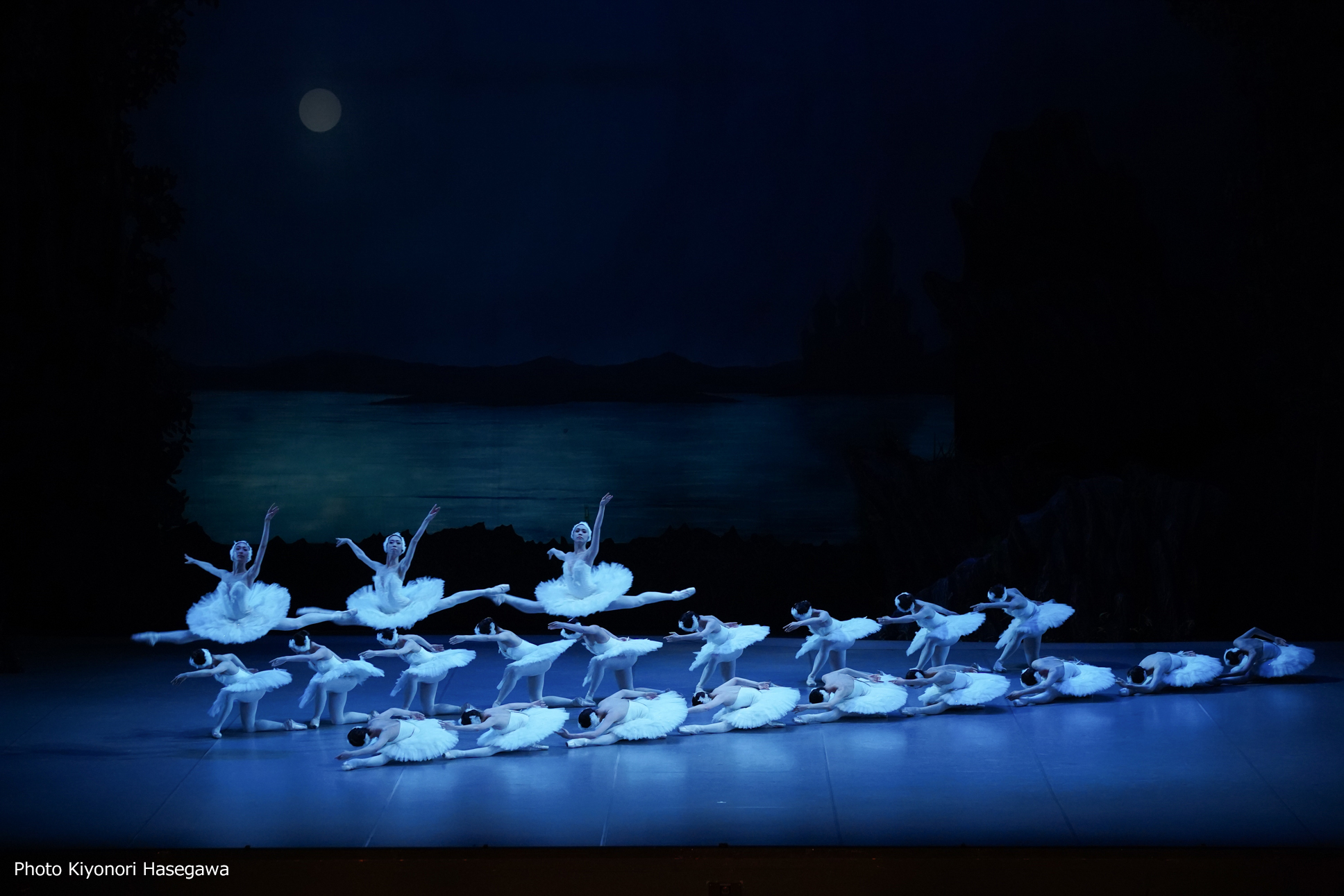 東京バレエ団　ブルメイステル版『白鳥の湖』