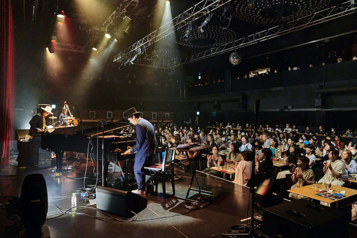 H ZETTRIO