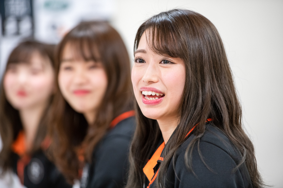 「お客様と目を合わせることが大事」と話す、みなさん