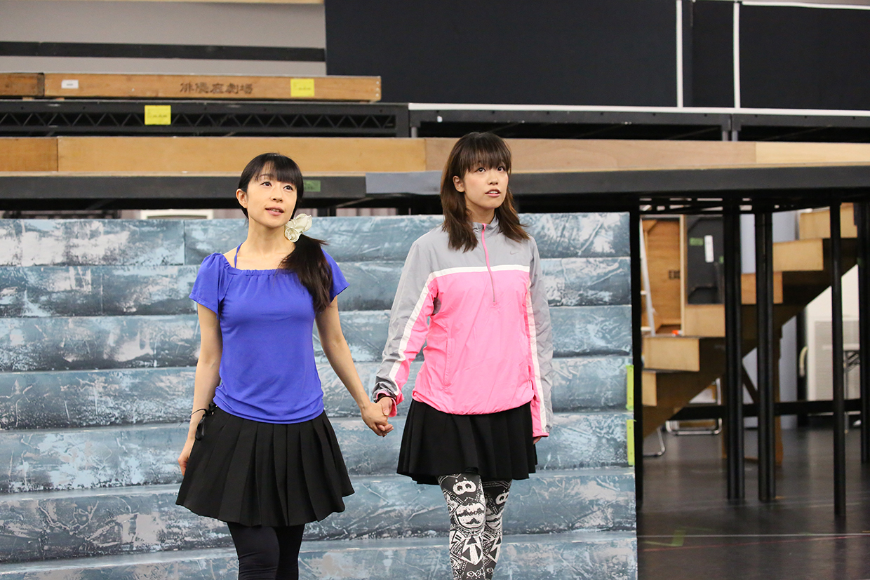 （左から）椎名へきる、富田麻帆 (C)Project Revue Starlight