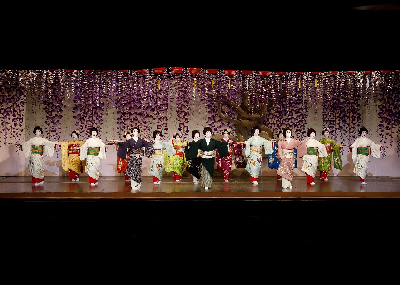 京都・先斗町歌舞練場で開催する『ZIPANGU 光が彩る演舞祭』 OSK日本歌 