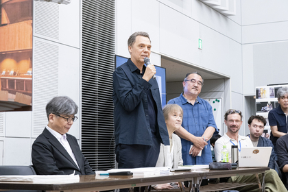 【稽古場レポート】新国立劇場 多和田葉子と細川俊夫の世界初演オペラ《ナターシャ》で7つの地獄を巡る旅に出る！