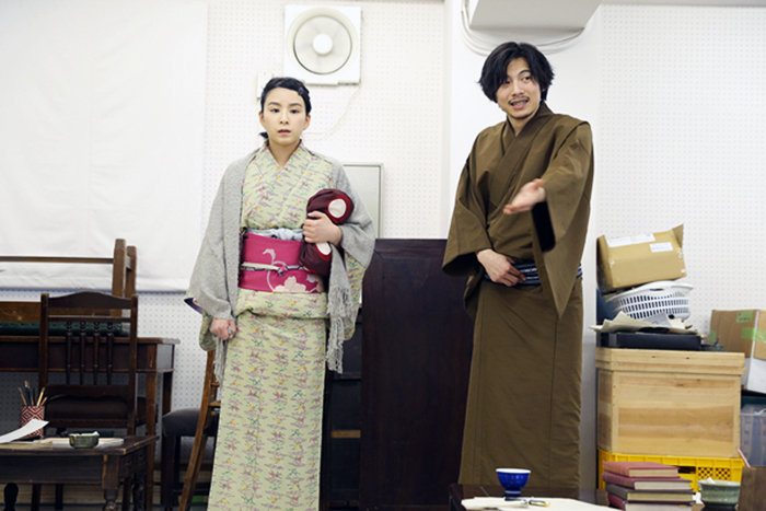 エンマ役の佐藤蛍（左）と、飄風役の宮崎秋人（右）