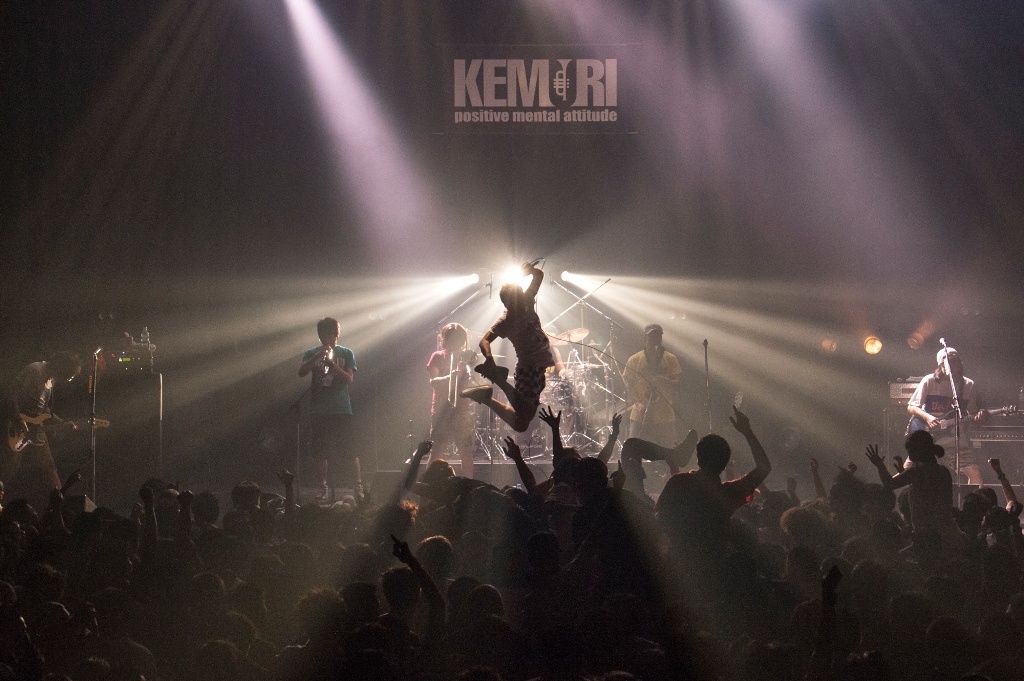 KEMURI ※写真は12月4日東京SUDIO COAST公演時のもの LIVE PHOTO BY TERUMI FUKANO