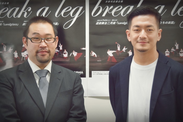 「令和3年度　次世代応援企画break a leg」会見に出席した、「遊劇舞台二月病」の中川真一（左）、「劇団不労社」の西田悠哉（右）。