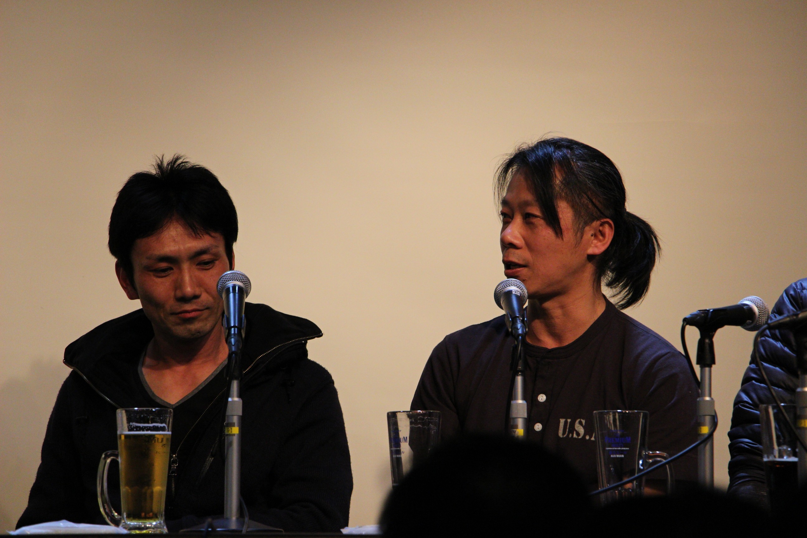下村勇二（左）、森崎えいじ（右）