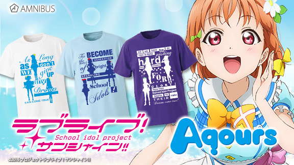 ラブライブ サンシャイン のあらすじを着る ストーリーの英訳が書かれたtシャツとクリアトートバッグの受注が開始に Spice エンタメ特化型情報メディア スパイス