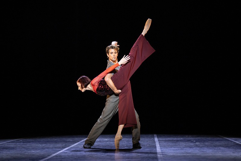 モーリス・ベジャール振付 「2人のためのアダージオ」 photo: BBL - Gregory Batardon