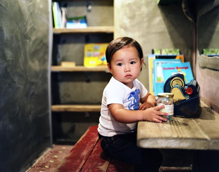 Takashi Homma「Tokyo and My Daughter 1」2001 （C）Takashi Homma courtesy of TARO NASU