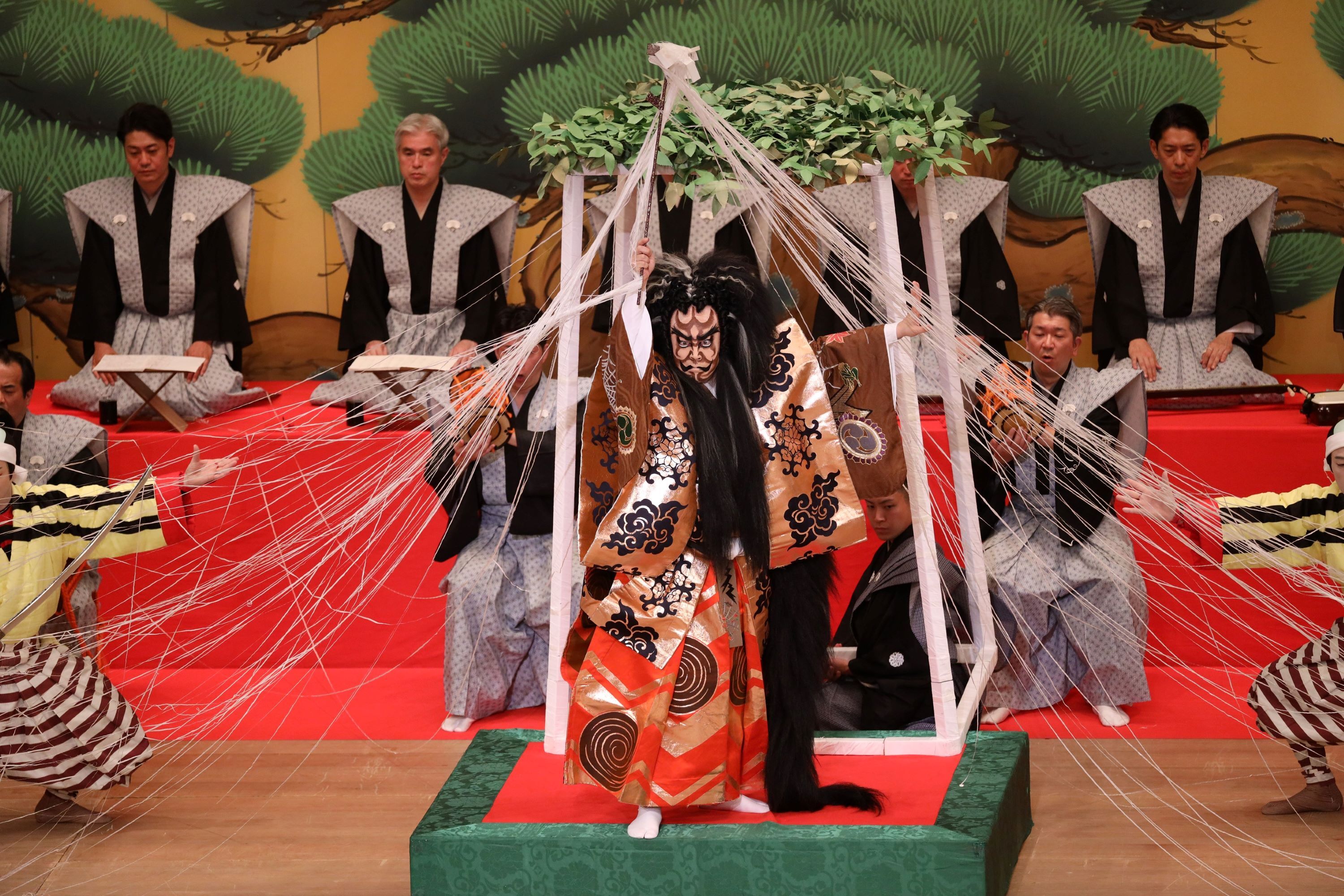 八代目尾上菊五郎の土蜘の精 (c)松竹