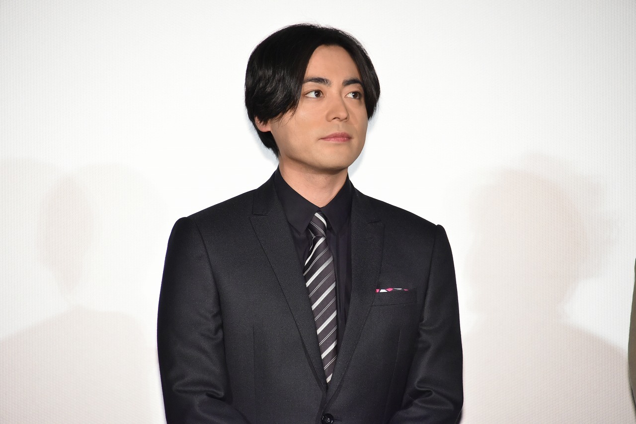 山田孝之、長澤まさみとの“十数回のキス”裏側を暴露され赤面「ふー