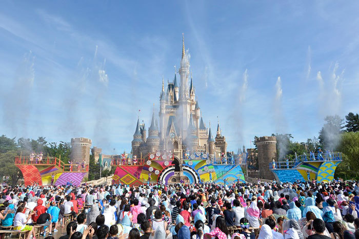 東京ディズニーランド今年の夏祭りは 彩涼華舞 東京ディズニーシーの新ミュージカルショーの詳細も明らかに Spice エンタメ特化型情報メディア スパイス