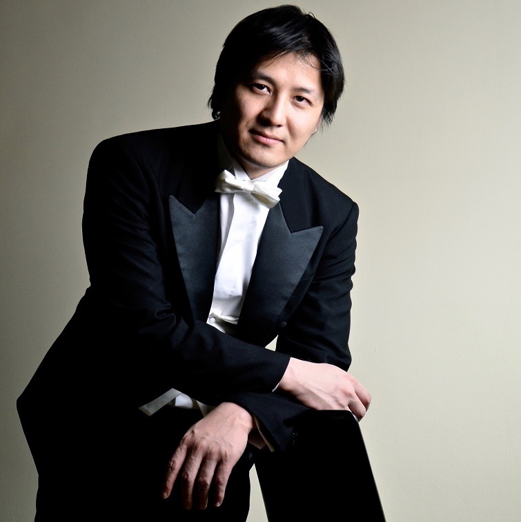 指揮者の垣内悠希 (C)Jean Philippe Raibaud.jpg