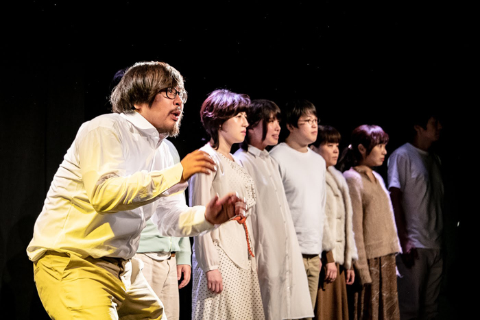 前回公演『懺悔室、充実の4LDK』舞台写真　（写真：塚田史香）