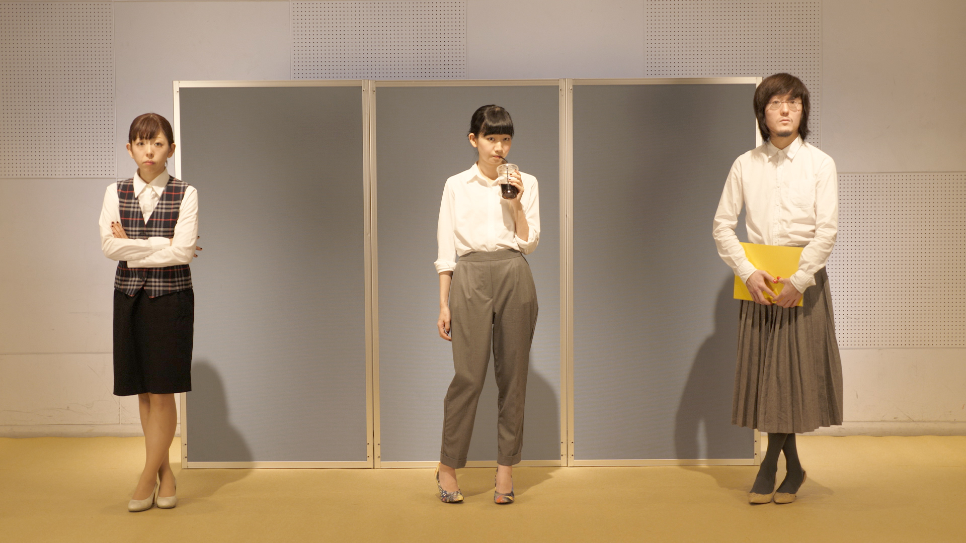 《働き者ではないっぽい3人のポートレート》2017－18 プロダクションショット