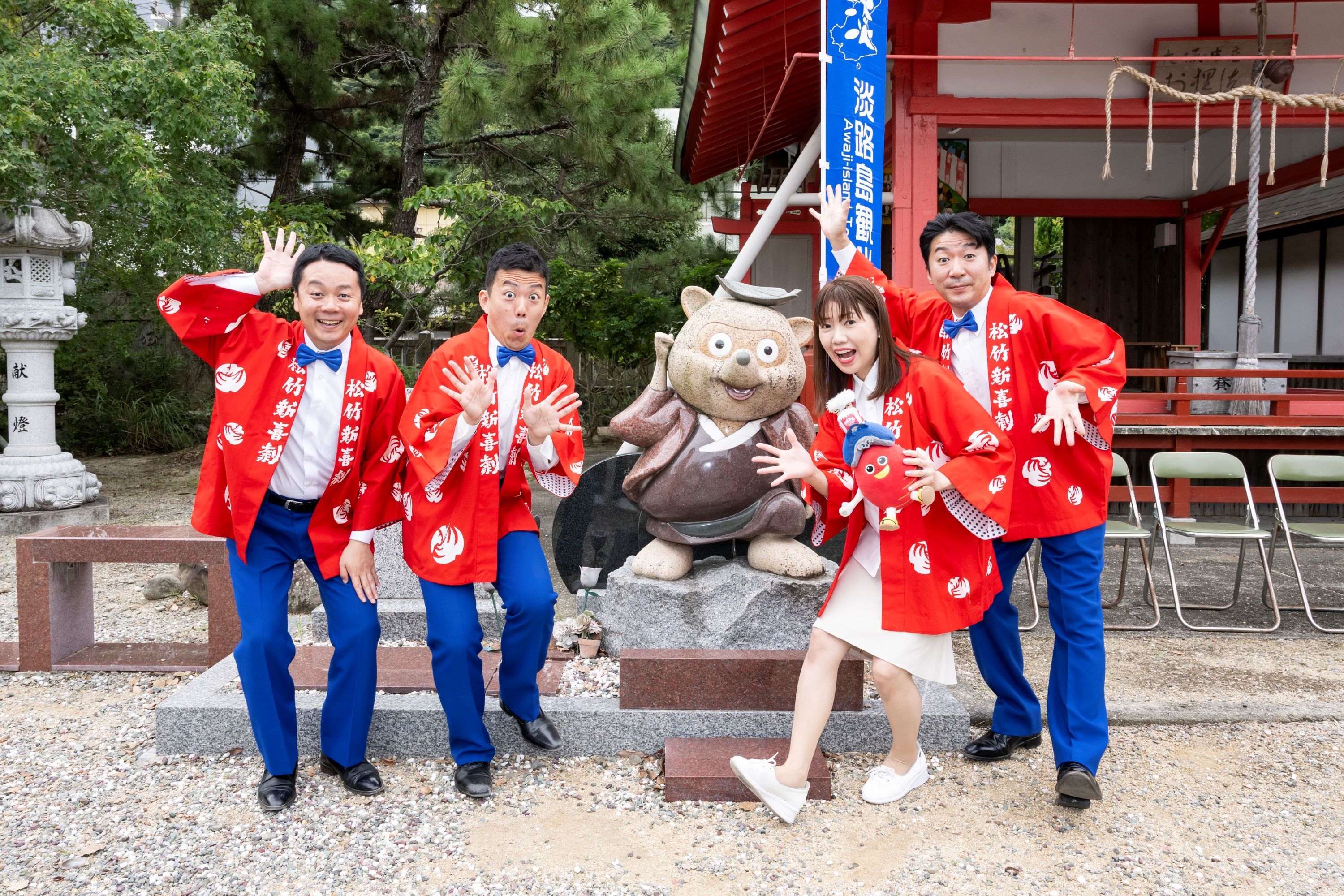 左から曽我廼家桃太郎、藤山扇治郎、戸田ルナ、曽我廼家一蝶