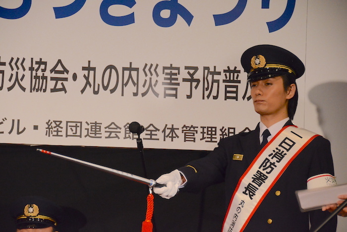指揮をとる加藤和樹