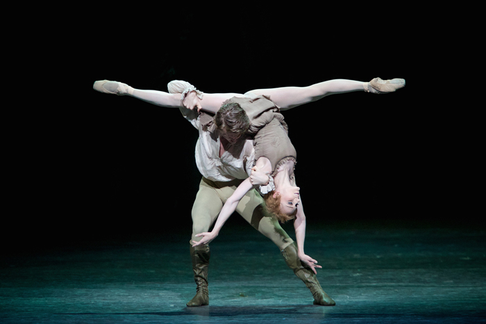 Sarah Lamb as Manon and Vadim Muntagirov as Des Grieux in Manon ©ROH  Photographed by Alice Pennefather