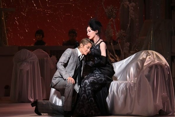 高い美意識に貫かれた出色の舞台 宝塚宙組公演 Musical『双頭の鷲 ...